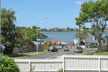 132 Kingswood Road, Brookfield
