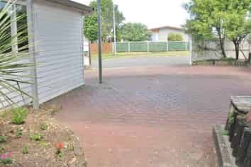 132 Kingswood Road, Brookfield