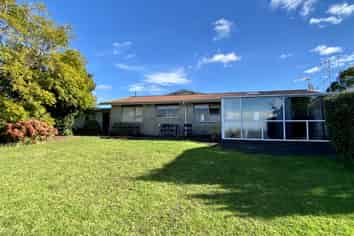 132 Kingswood Road, Brookfield