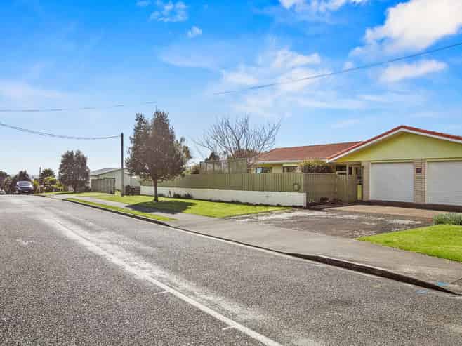 53 McFarlane Street, Oakura