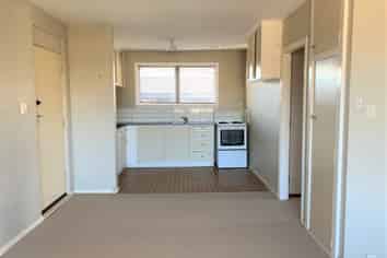 2/297 Bealey Avenue, Saint Albans