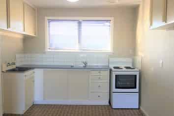 2/297 Bealey Avenue, Saint Albans