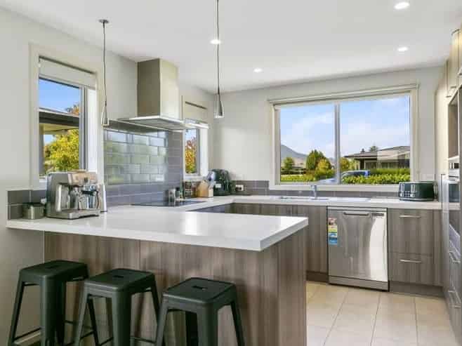20 Bastille Court, Rangatira Park