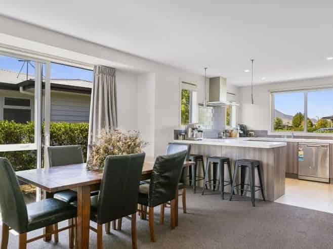 20 Bastille Court, Rangatira Park