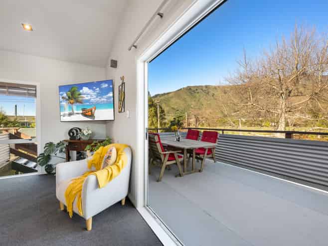 14 Beach Road, Waikawa