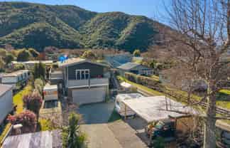 14 Beach Road, Waikawa