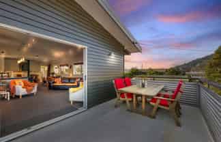 14 Beach Road, Waikawa