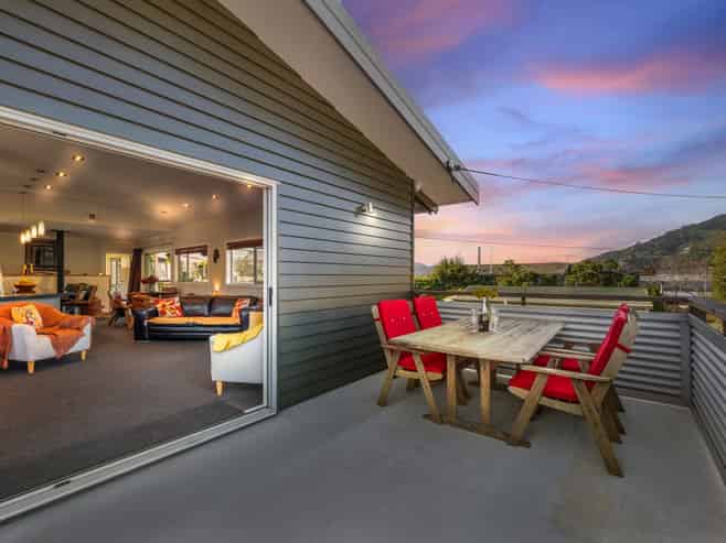 14 Beach Road, Waikawa