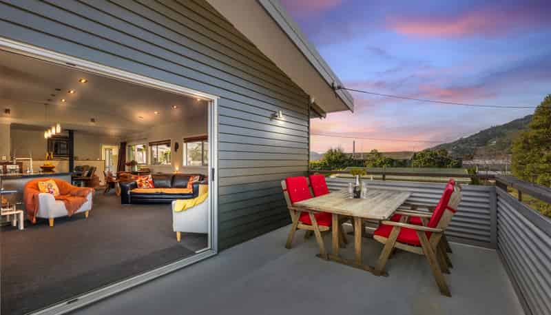 14 Beach Road, Waikawa