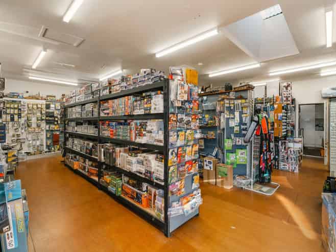Strong presence & wide frontage in Greerton