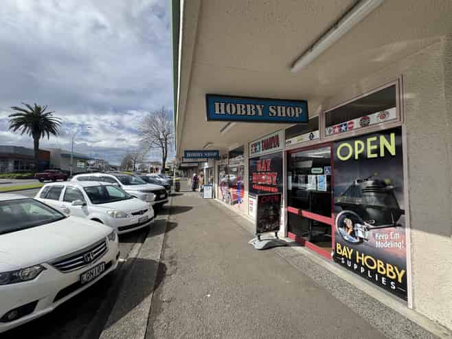 Strong presence & wide frontage in Greerton