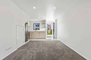 5/172 Don Buck Road, Massey