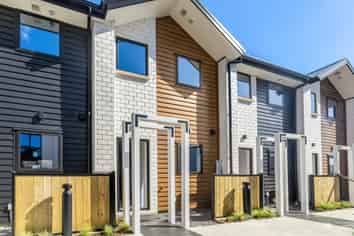 5/172 Don Buck Road, Massey