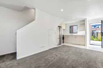 5/172 Don Buck Road, Massey