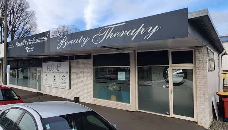 111 High Street North, Carterton