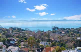 2/14 Haseler Crescent, Howick