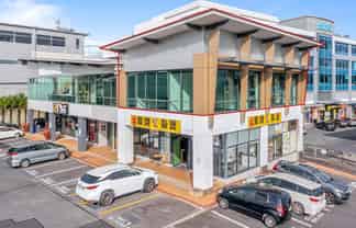 Office with great parking opposite Albany Mega