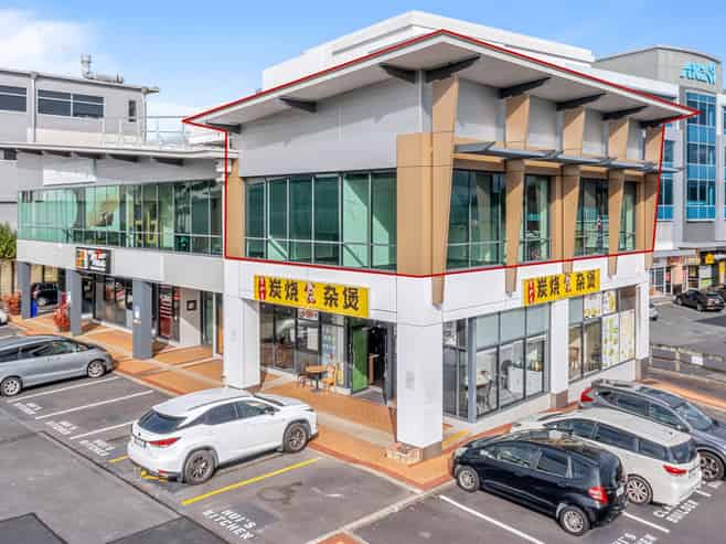 Office with great parking opposite Albany Mega