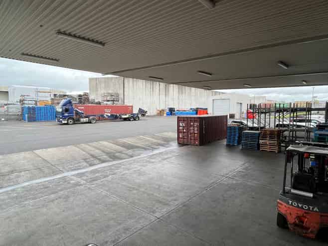 Large industrial warehouse - low office ratio