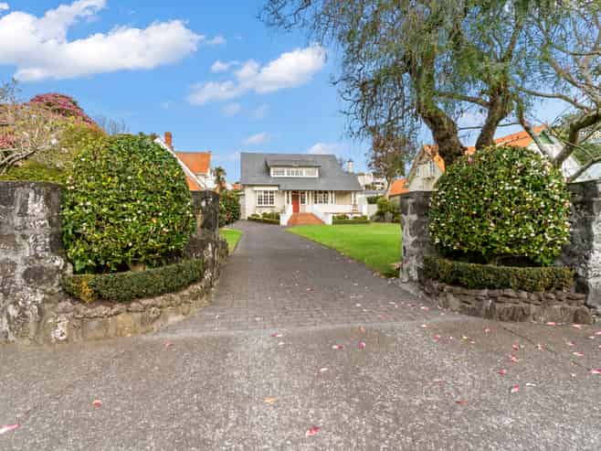 12 Clive Road, Epsom