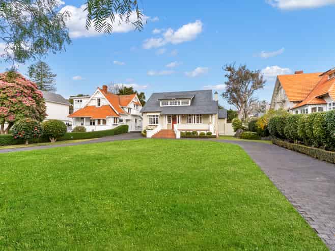 12 Clive Road, Epsom