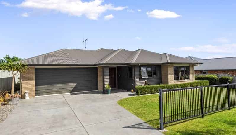 45 Barrington Drive, Huntington