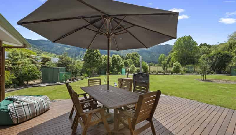 6B Lady Cobham Grove, Picton