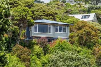 22 Kiriwai Road, Paremata