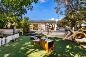 LAND, LOCATION, LIFESTYLE A TRIPLE-THREAT!