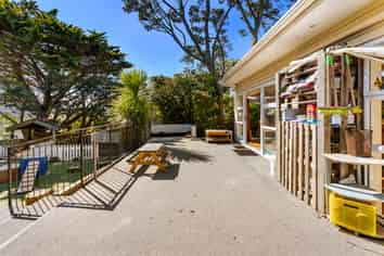 LAND, LOCATION, LIFESTYLE A TRIPLE-THREAT!