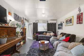 89B Lisa Crescent, Mangakakahi