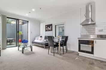 1R 15 Nelson Street, Auckland Central