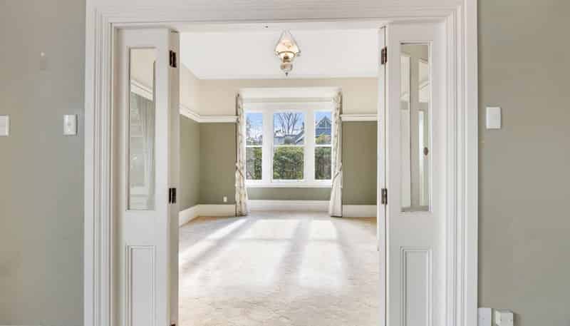 21 Neidpath Road, The Glen