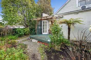 21 Neidpath Road, The Glen