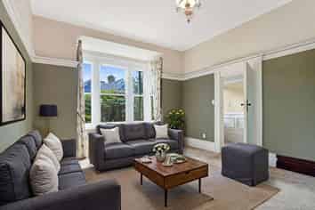 21 Neidpath Road, The Glen