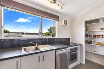 69 Lincoln Road, Springvale