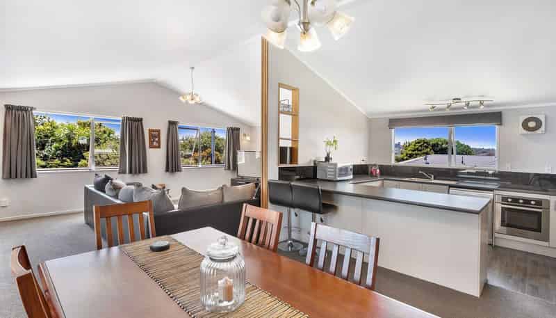 69 Lincoln Road, Springvale