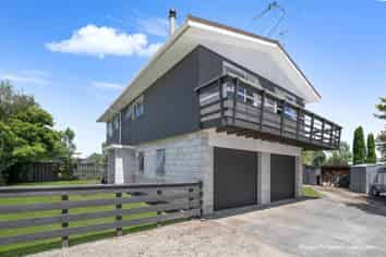 69 Lincoln Road, Springvale