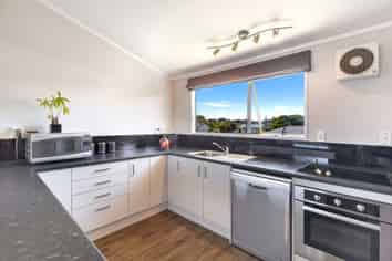 69 Lincoln Road, Springvale