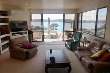 2 Swann Beach Road, Stanmore Bay