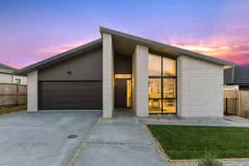 4 Hayley Court, Millwater