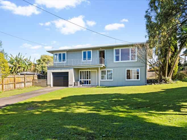 14 Tirimoana Road, Te Atatu South