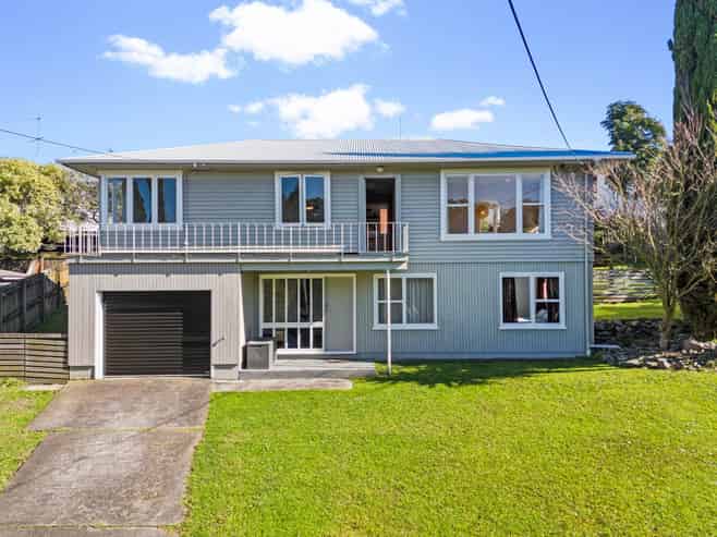 14 Tirimoana Road, Te Atatu South