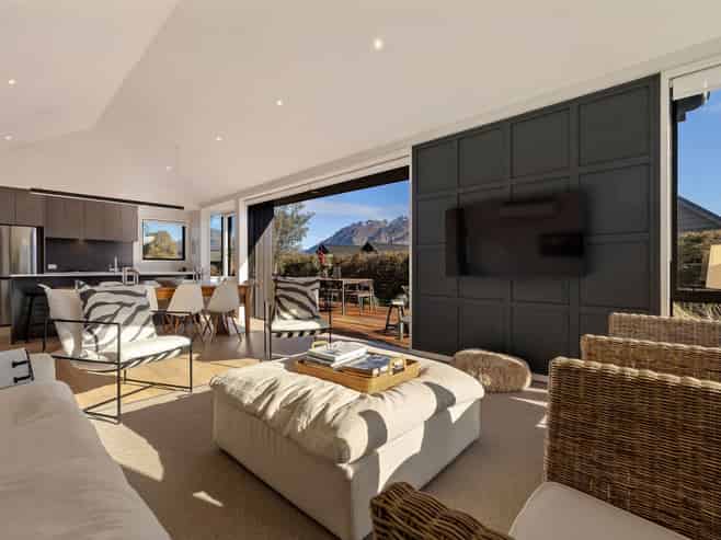 6 Fife Court, Jacks Point