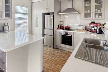 77 Mary Ellen Street, Pegasus