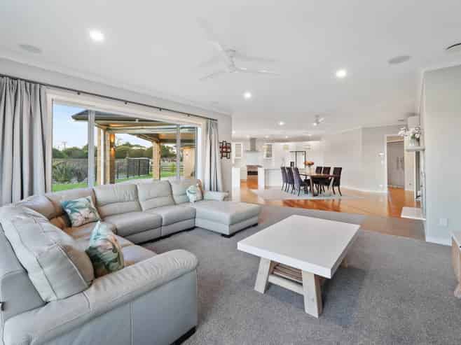 10 Joblin Road, Wainui