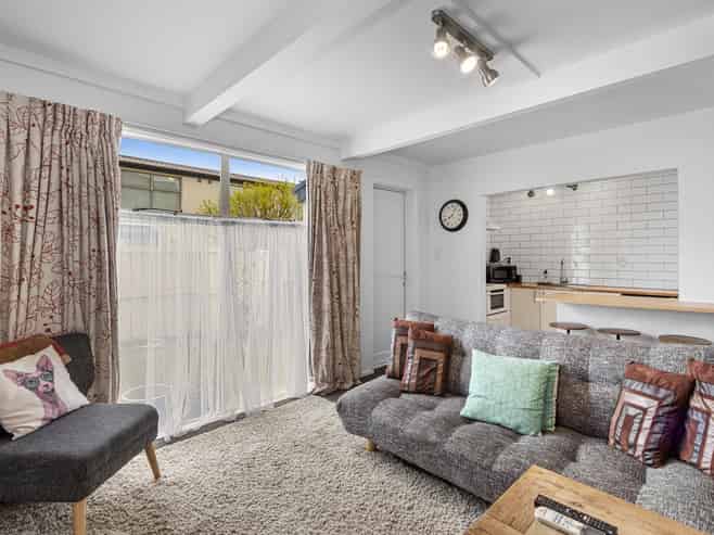 2/345 Armagh Street, Linwood
