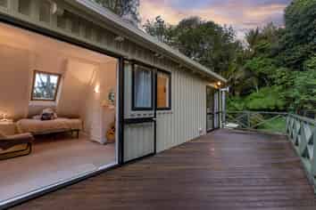 576C South Titirangi Road, Titirangi