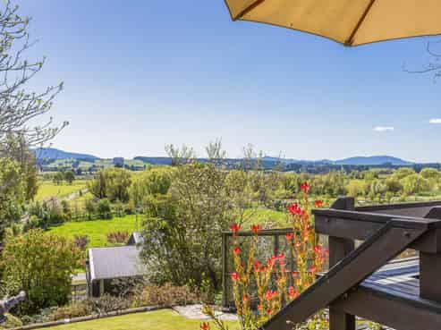 1624 Cust Road, Cust