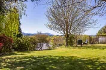 1624 Cust Road, Cust
